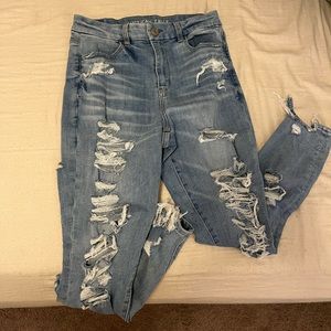 ripped American eagle skinny jeans